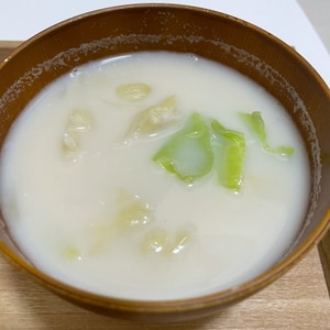 無脂肪牛乳で☆じゃがいもと玉ねぎのミルクスープ